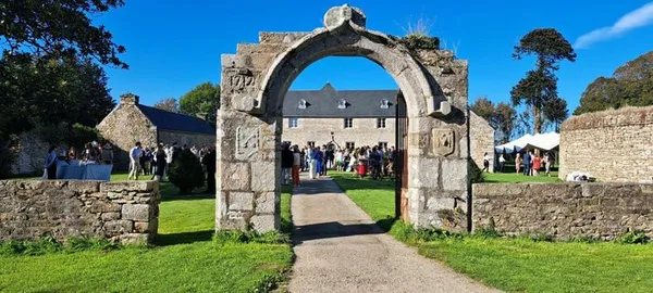 Visite libre des abords du manoir de Keranflec'h