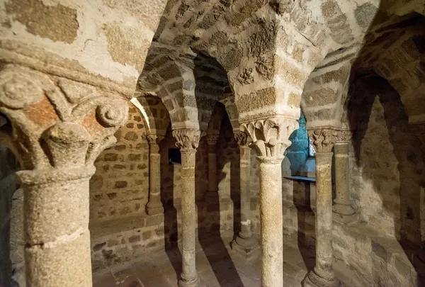 Visite de l'église, de la crypte, et du Bourg