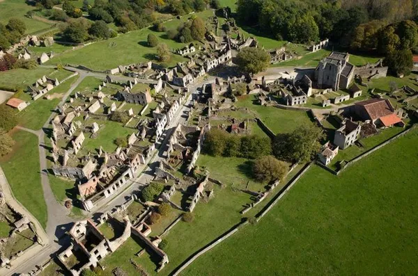Visite du chantier du village martyr d’Oradour-sur-Glane