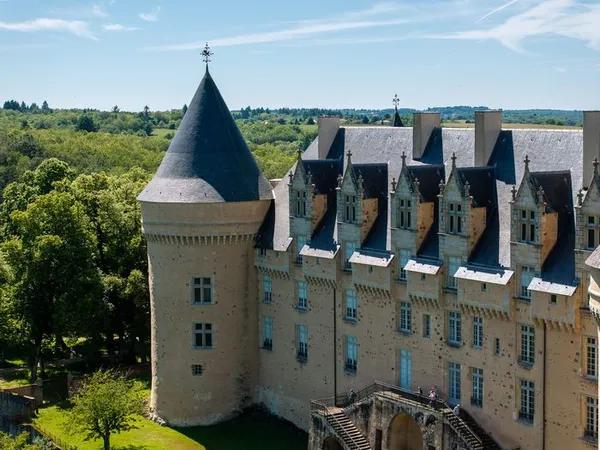 Visite accompagnée - Le château de Rochechouart : Un patrimoine architectural réinventé
