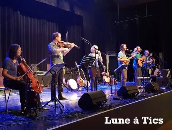 Lune à Tics