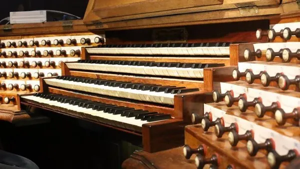 Orgue de la collégiale St Pierre