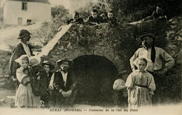 Auray, une histoire de clichés -
Photographes et cartes postales d’Auray et ses environs avant 1940