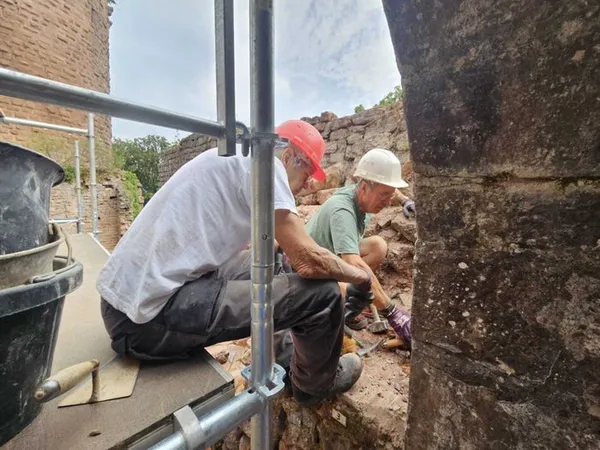 Venez vous joindre aux bénévoles qui restaurent les châteaux d'Ottrott !