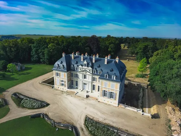 Visite guidée de l'extérieur du château du Purnon