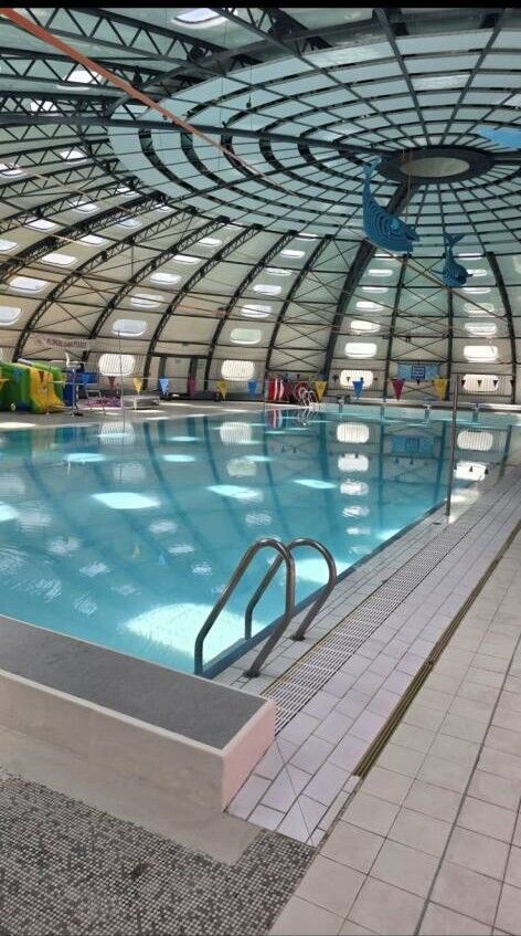 Visite de la piscine Tournesol de Fosses
