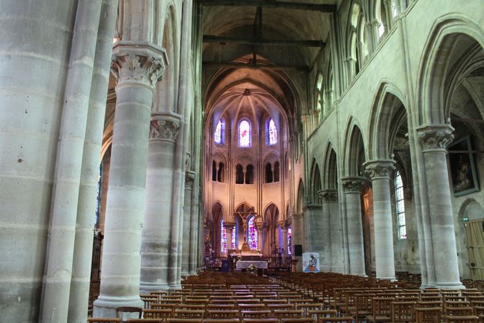 « De Notre-Dame de Paris à l'église Saint-Pierre Saint-Paul : que de points communs ! » - Recherche archéologique du CNRS