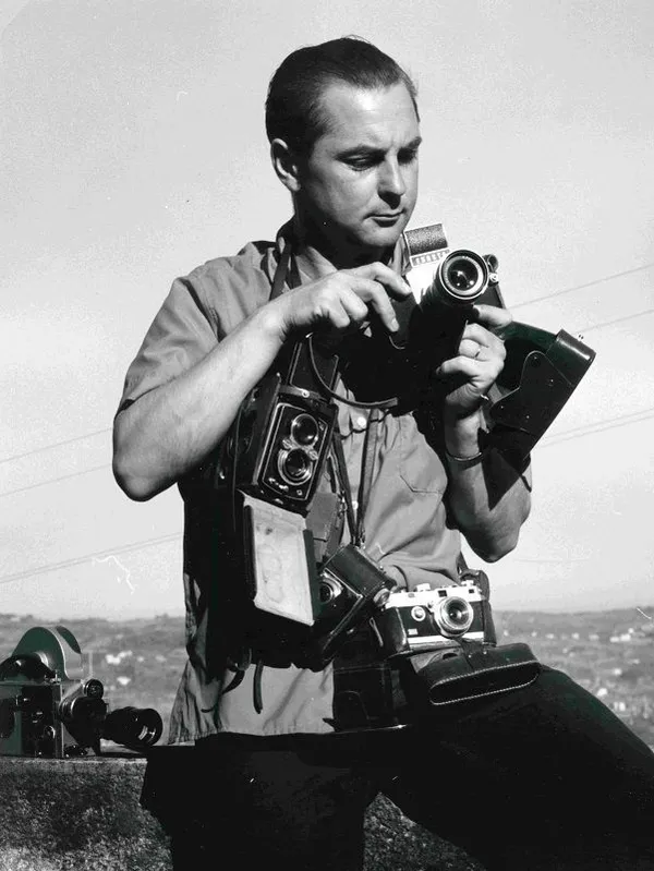 Exposition Photo de famille : quand les appareils racontent l’histoire photographique - Roger BELLONE