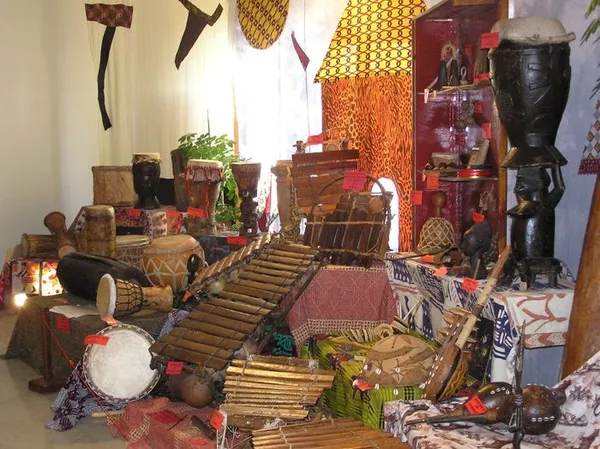 [Visite commentée] Percussions d'Occitanie et du monde : regards croisés sur la musique et les cultures populaires