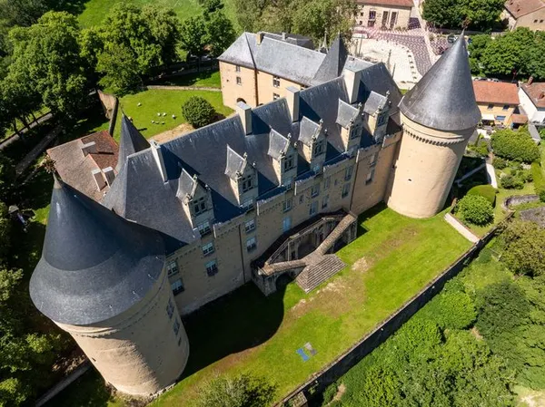 Visite Libre - Le château de Rochechouart : un Patrimoine architectural réinventé.