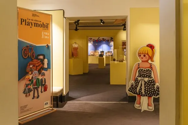 Visite guidée de l'exposition "La vie rétro en Playmobil, de 1930 à 1950"