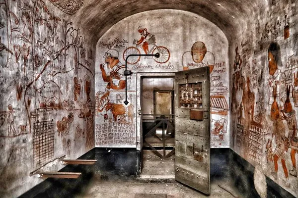 Exposition photographique « Regards croisés sur le patrimoine abandonné de Brignoles » par Arwenne et Franz Chavaroche