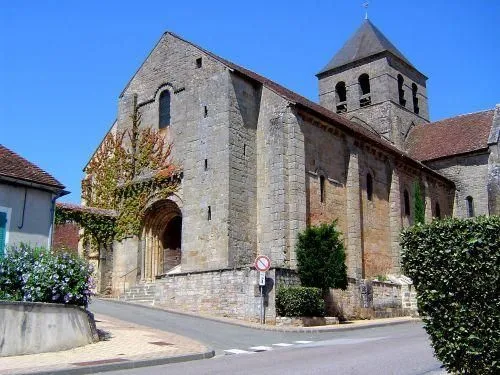 Visite libre de l'église St-Julien avec panneaux d'information