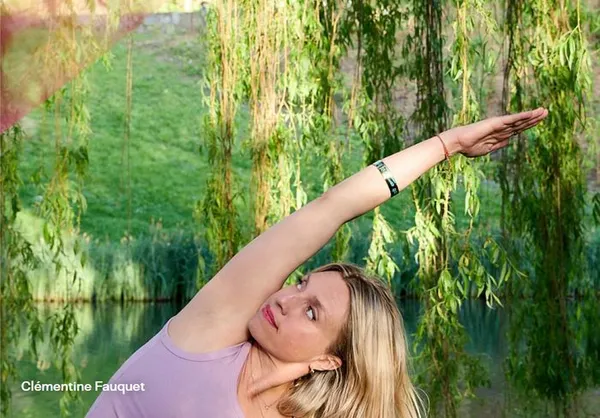 Yoga dans le bâtiment avec Minirine
