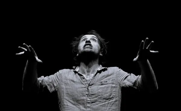 VIVA : Petite odyssée dans un trou noir