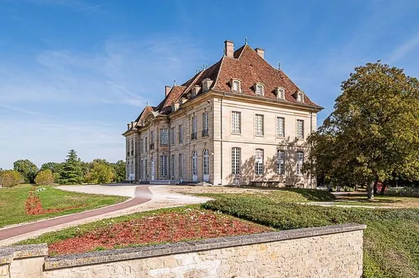 Visitez le Château de Régennes, un patrimoine vivant à APPOIGNY