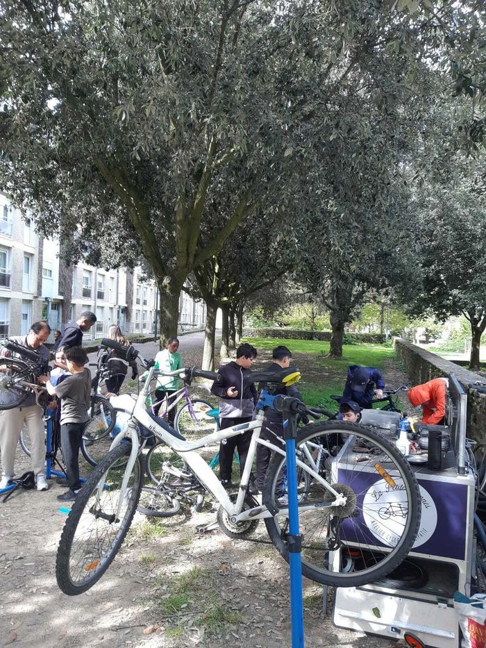 Atelier mobile participatif d'auto-réparation de vélo