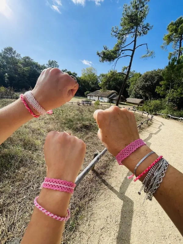 Un bracelet rose pour une belle cause