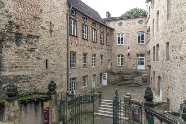 Visite guidée de l'hôtel de ville de Figeac et des archives municipales