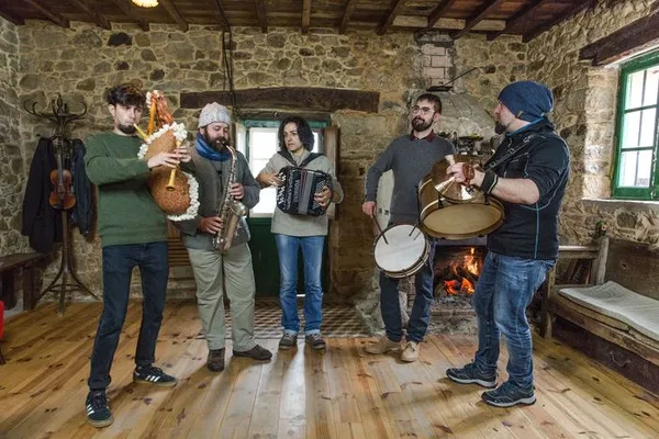 Paka de musique traditionnelle du Eo-Navia.