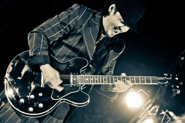 Mister Tchang & Easy Money en concert pour le Folk Club de Cahors avec de blues électrique