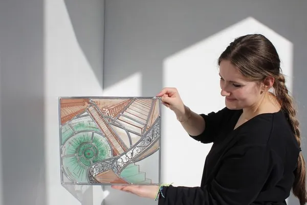 Ré-imaginer le vitrail dans mon atelier près d'Évian et de Thonon