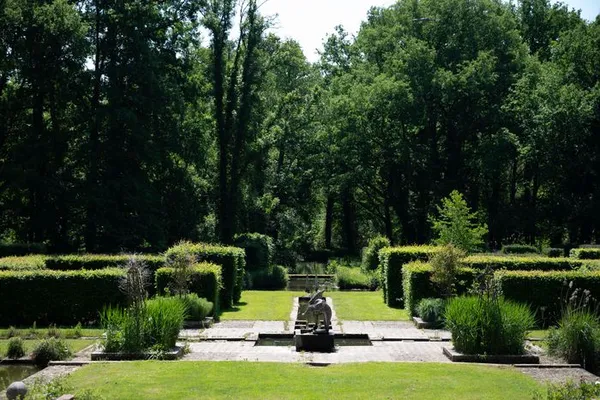 Visite du jardin d'eau à la Française du château de Mauvières