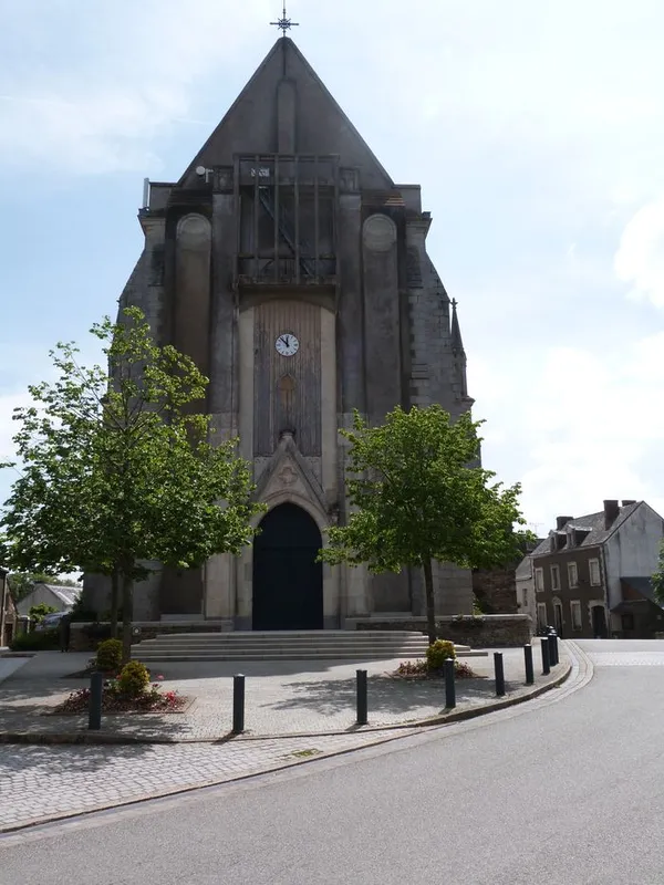 Église Saint-Pierre et Saint-Paul et exposition de faïences