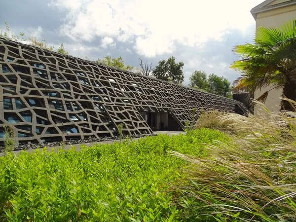 Visite : Du boulet aux rayonnages