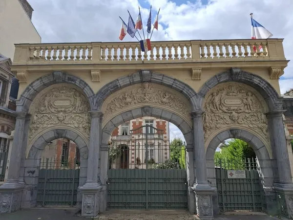 Visite et rencontre à la sous-préfecture