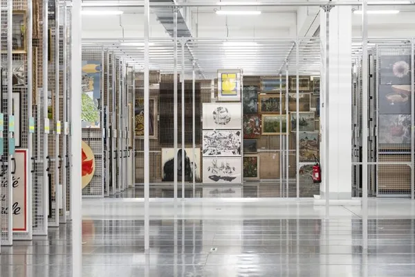 Visitez les réserves du fonds d'art contemporain !