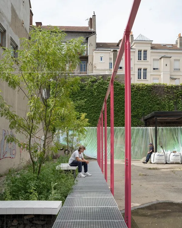 Visites de l’École nationale supérieure d'architecture de Saint-Etienne et du chantier Pivoine, projet d'extension de l’École.