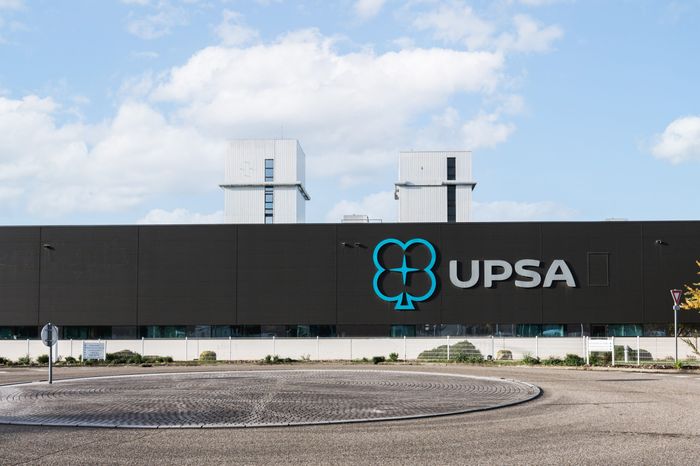 Découvrez les coulisses de fabrication des médicaments UPSA !