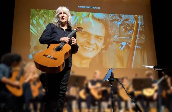 Tania Chagnot dans le Concerto en Si de Roland Dyens