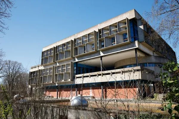 Visite commentée de l'exposition par les élèves du lycée Voltaire