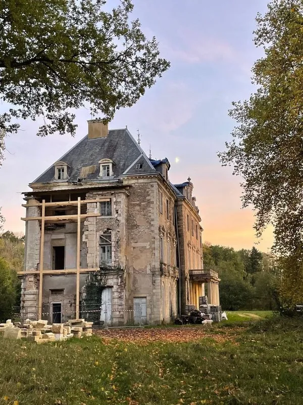 Visite extérieure du château de Bierre-lès-Semur
