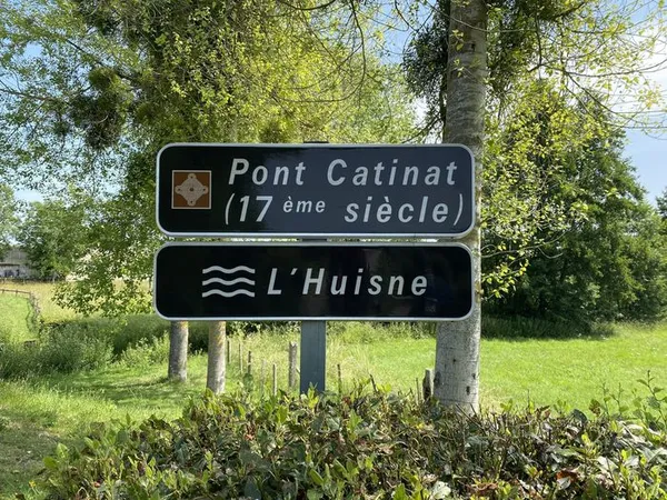 Circuit : visite guidée de Mauves-sur-Huisne, du Pont Catinat à l'église Saint-Pierre