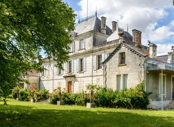 Visite guidée du Manoir de Mademoiselle : entrez dans l'histoire vivante du Cognac