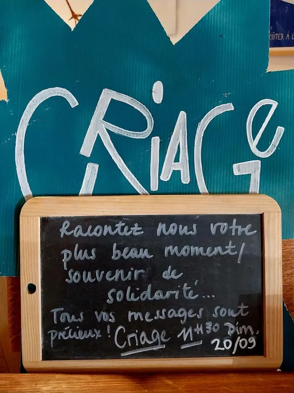 Lecture à voix haute et criage public