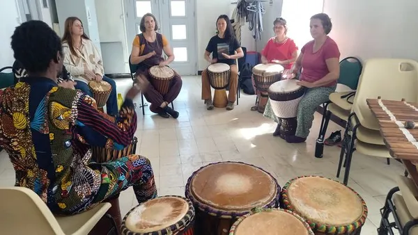Cours de percussions africaines