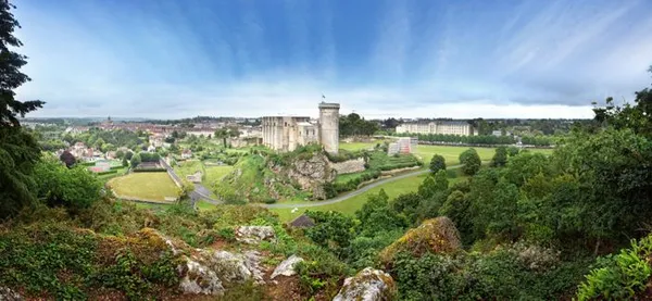 Levez les yeux ! Falaise, entre nature & histoire
