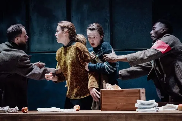 Grand-peur et misère du IIIe Reich - Bertolt Brecht, Julie Duclos