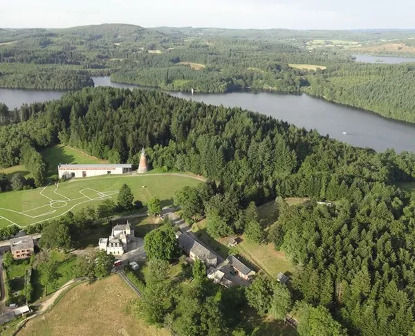 Visite guidée de l’île de Vassivière et ses architectures