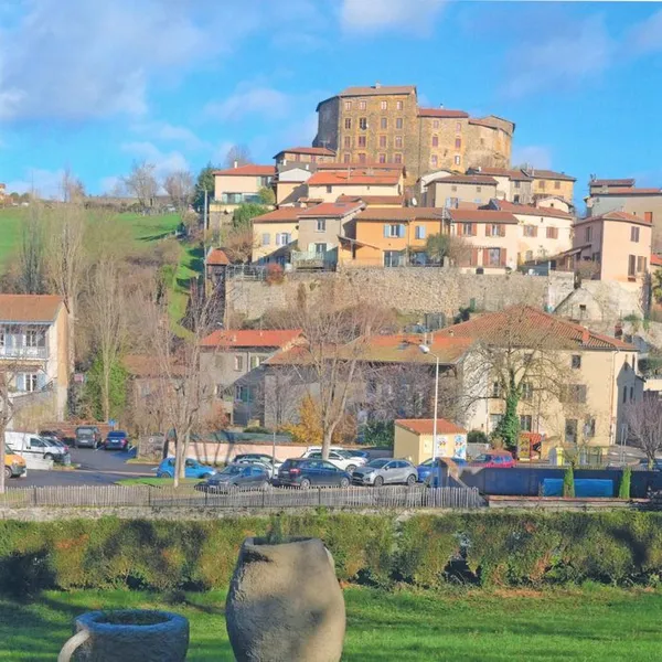 Visite Guidée du Village et du Château avec présentation des travaux en cours par l'architecte du patrimoine