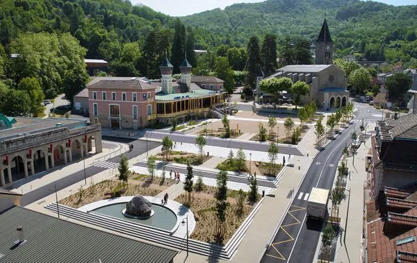 Visite de la place du Casino d'Ax-les-Thermes