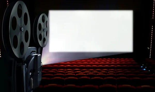 Visite guidée d'une cabine de projection de cinéma