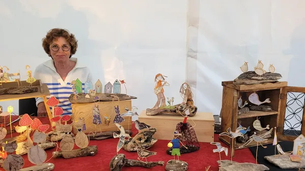 Œuvres de papier et bois flotté de Chantal Dupont