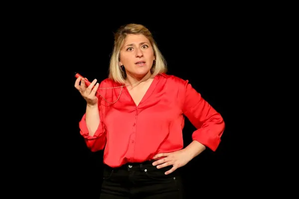 Spectacle à l'Archipel : Craquage - Marion Mezadorian / Ki m'aime me suive