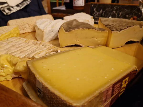 Dégustation Fromages & Vins dans une taverne