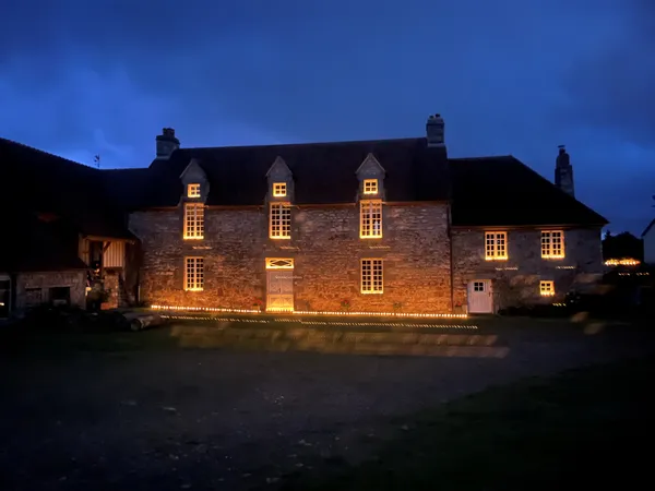 Lumières dans tous les sens au manoir de la Rimbert